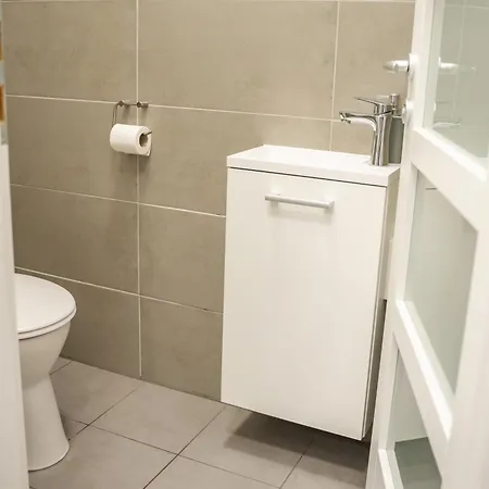 아파트 Poganyko Vendeghaz 1 *